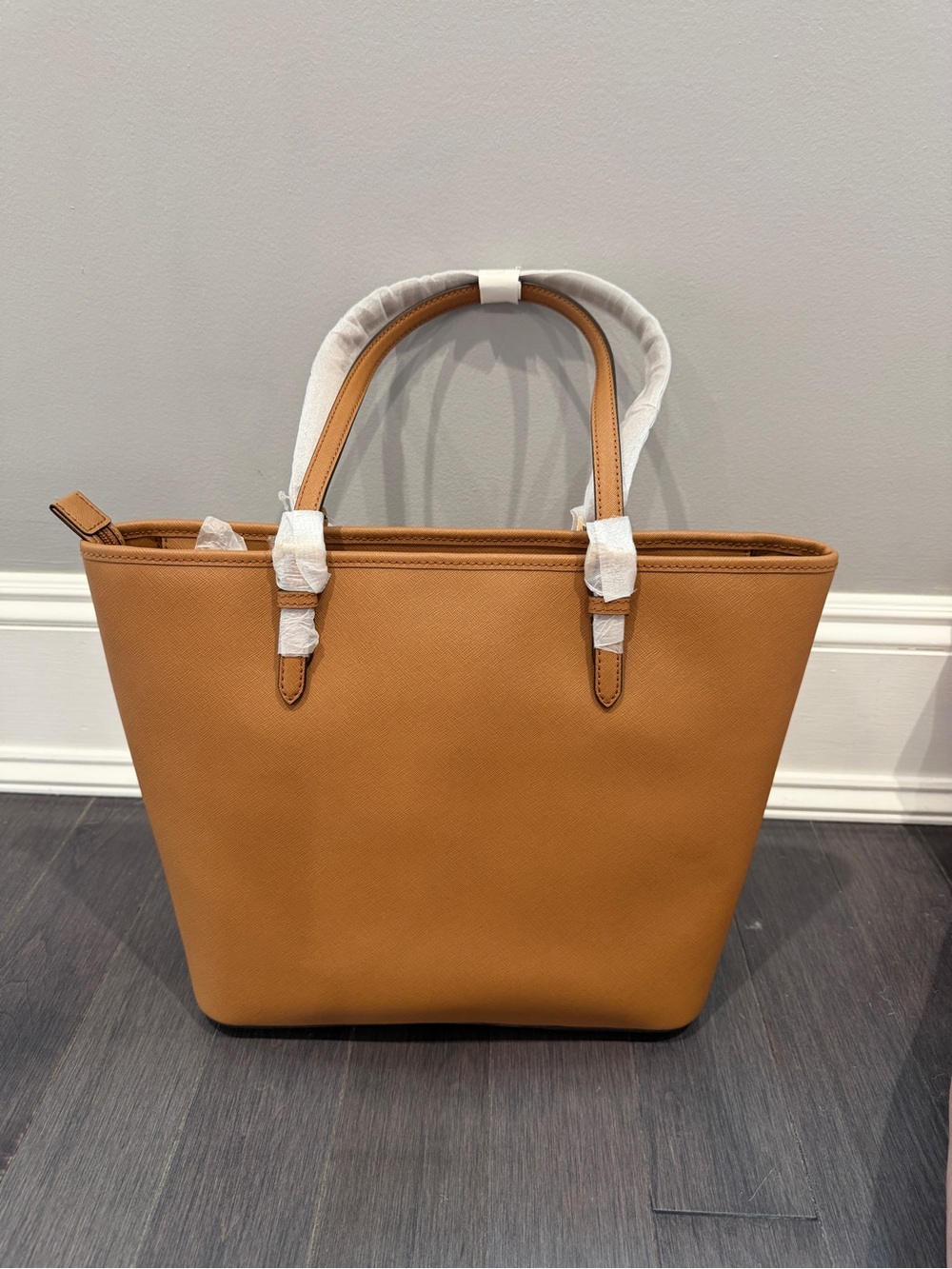 NWT Michael Kors Tan Saffiano Tote with Front Pocket Purse Bag - Picture 5 of 8